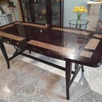 Tavolo classico con sedie