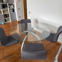 Tavolo Spider di Ettore Sottsass per Knoll e Sedie