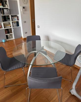 Tavolo Spider di Ettore Sottsass per Knoll e Sedie