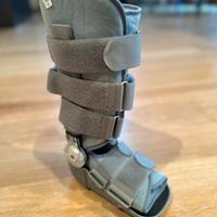 Tutore walker per tibio-tarsica regolabile.