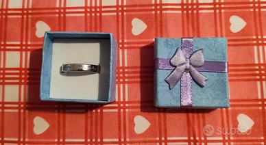 anello fedina con cuore elettrocardiogramma 