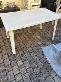 Tavolo di plastica da esterno