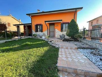 Villa di 150 m² con 4 locali e box auto doppio a V