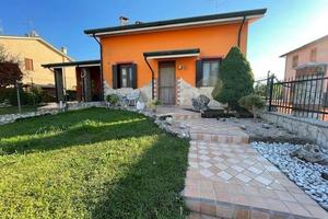 Villa di 150 m² con 4 locali e box auto doppio a V
