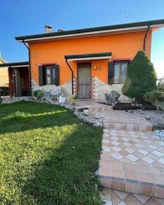 Villa di 150 m² con 4 locali e box auto doppio a V