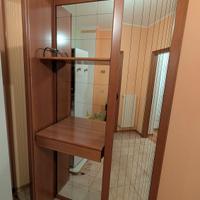 mobile da ingresso con attaccapanni