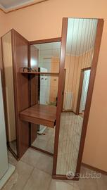 mobile da ingresso con attaccapanni