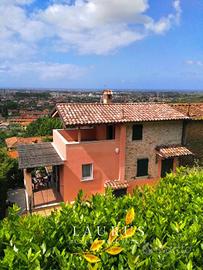 Villa di 100 m² con più di 5 locali a Seravezza