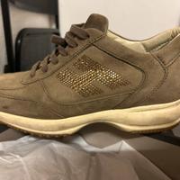 Hogan sneakers con H laterale in strass