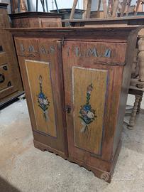 Dispensa dipinta antica