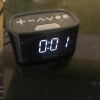 Orologio USB  sveglia radio FM AM   
