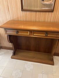 Consolle in legno con due cassetti e ripiano