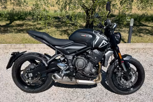 Triumph Trident 660 2024 - 2300 km + quick shift