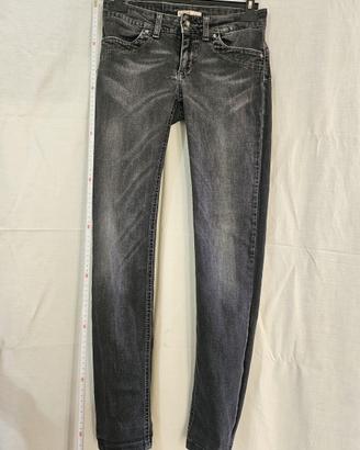 Pantaloni jeans