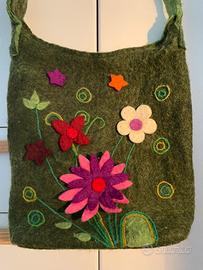 Borsa verde con fiori