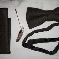 Papillon in panno grigio con fazzoletto