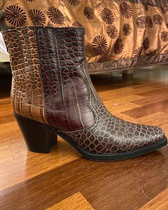 Stivaletto donna stampa pitonato