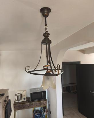 lampadario in ferro e vetro satinato 