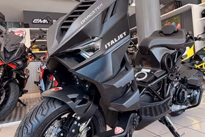 Italjet Dragster 300 BLACK EDITION