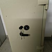 Cassaforte in ferro a combinazione e doppia chiave