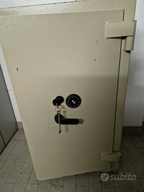 Cassaforte in ferro a combinazione e doppia chiave