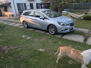 Opel Astra 2019 con 100 mila di chilometri 