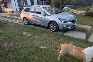 Opel Astra 2019 con 100 mila di chilometri 