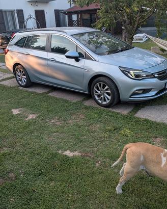 Opel Astra 2019 con 100 mila di chilometri 