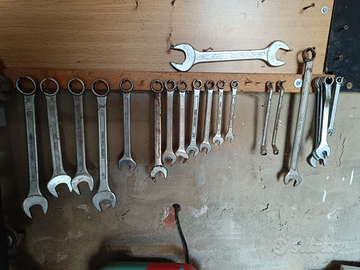 Set chiavi combinate e chiavi regolabili