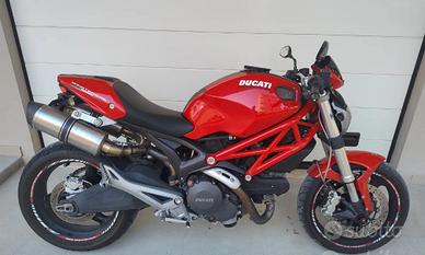 DUCATI MONSTER 696