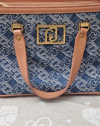Borsa tracolla LIU-JO  in tessuto monogramma 