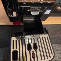 Macchina del caffè DeLonghi Magnifica start