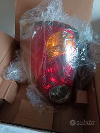 Faro posteriore sx L200