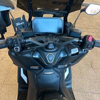 TMAX 560