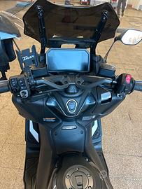 TMAX 560