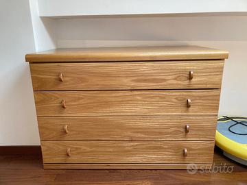 Cassettiera in legno a cassetti