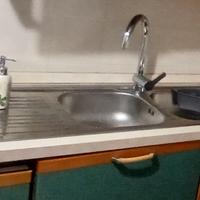 lavandino con rubinetto 