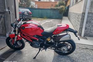 Ducati Monster 796 