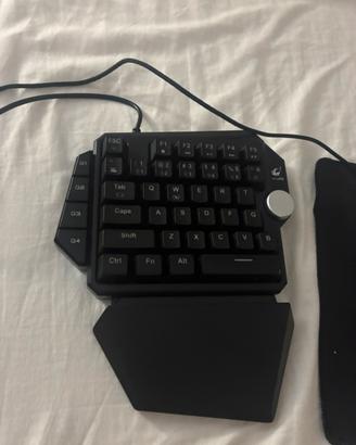 Mouse e tastiera da gaming perfette condizioni