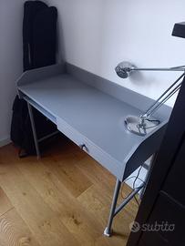 Scrivania Ikea Hauga grigia