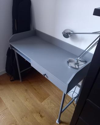 Scrivania Ikea Hauga grigia