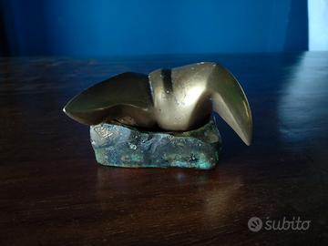 Scultura in bronzo astratta erotica donna artista