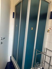 Doccia in cristallo blu