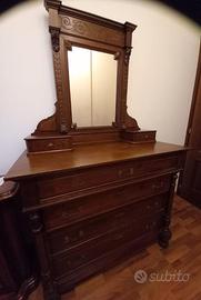 Comò antico con specchiera in legno massello