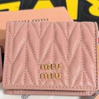 Portafoglio in pelle rosa Miu Miu