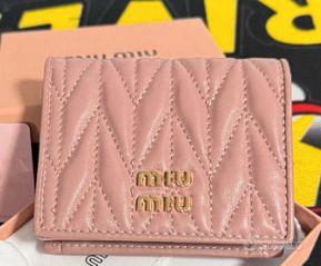 Portafoglio in pelle rosa Miu Miu
