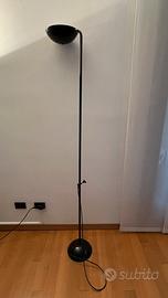 Lampada alogena con piantana