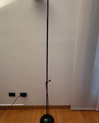 Lampada alogena con piantana