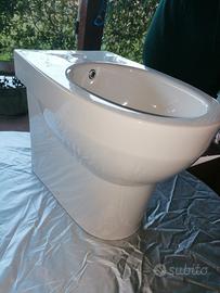 WC e BIDET  filo muro