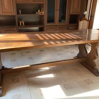 tavolo di generose dimensioni 